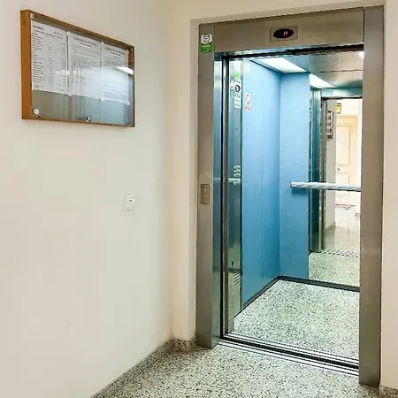 Piso Bajo 3 2 Banos Y Gran Terraza 公寓
