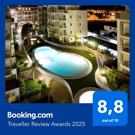 Piso Bajo 3 2 Banos Y Gran Terraza 公寓